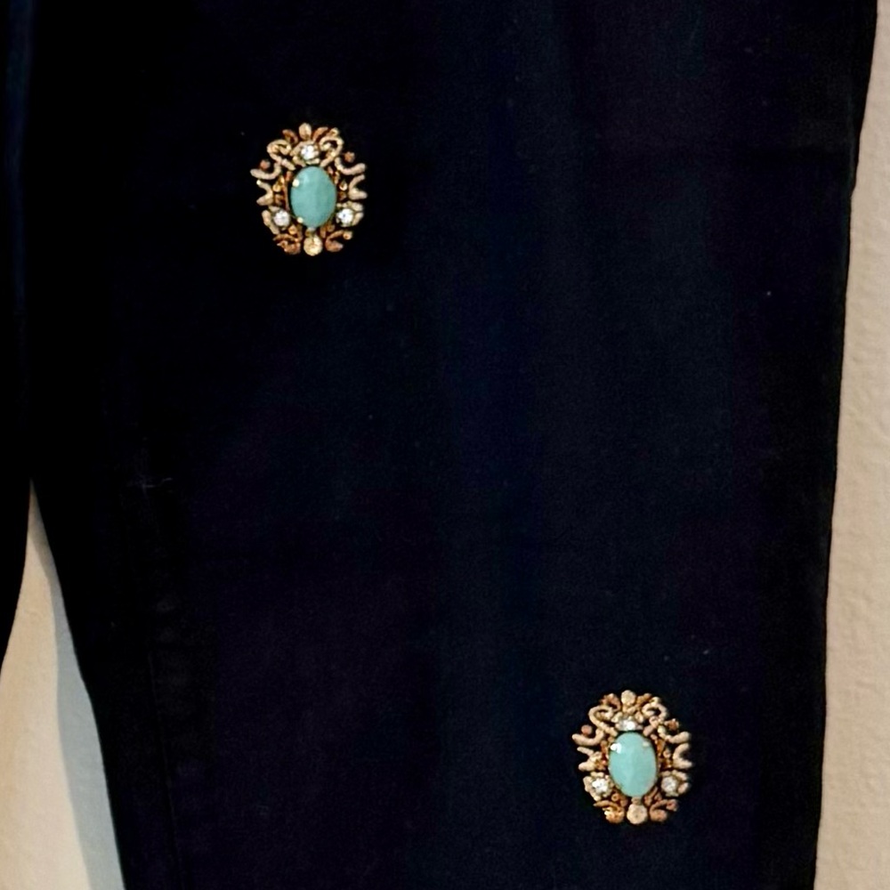 🆕 Chico's so slimming slim leg ankle black jeans turquoise medallion *NWT* $129 - Picture 4 of 11